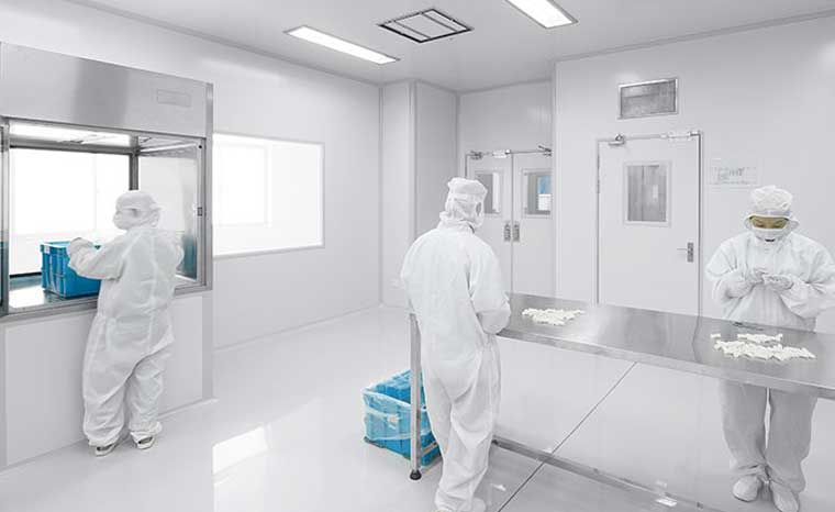 新建醫(yī)療器械工廠的生產(chǎn)企業(yè)應(yīng)當(dāng)具備什么條件和要求？